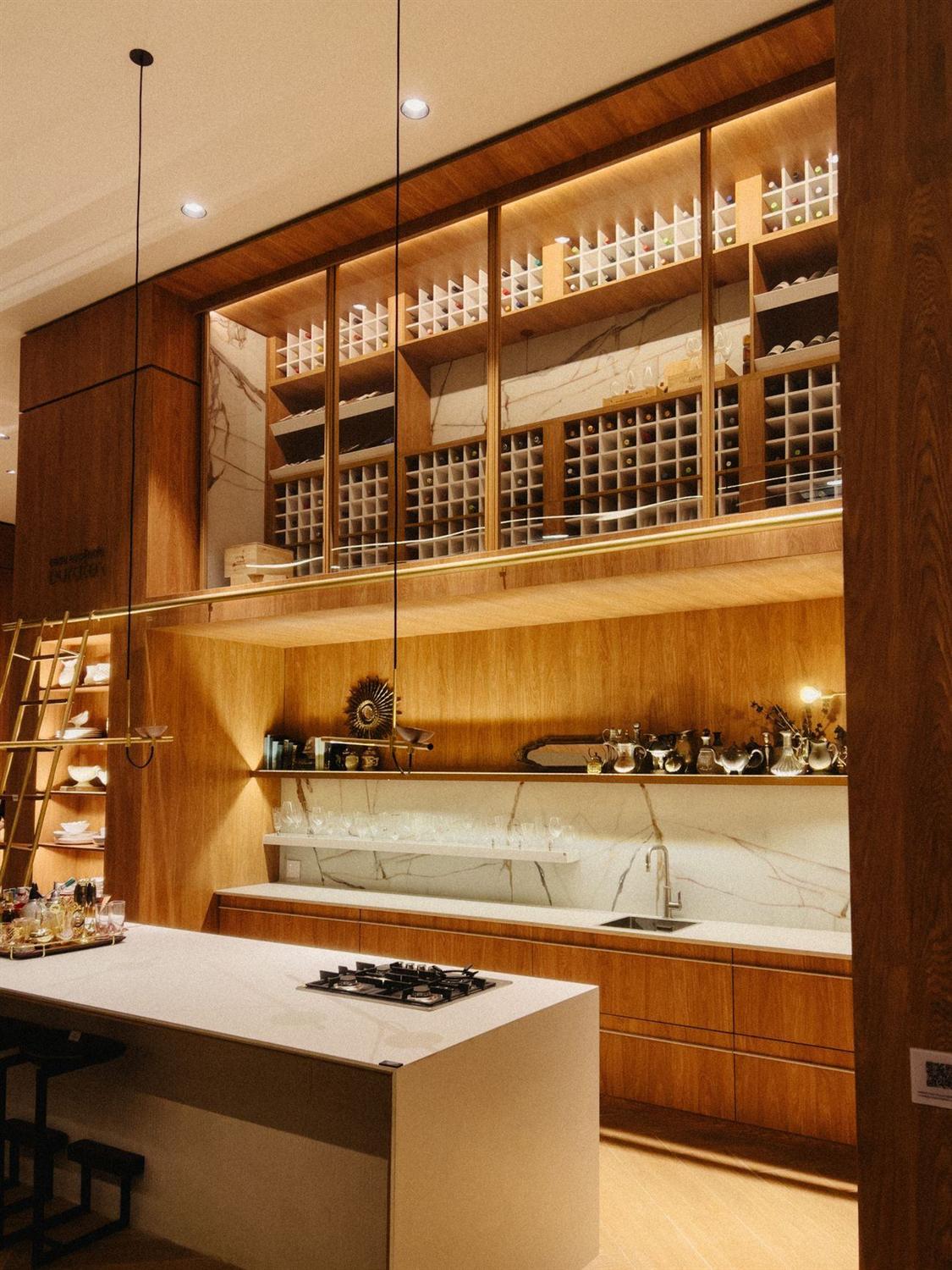 Butler's pantry in oak with brass fittings